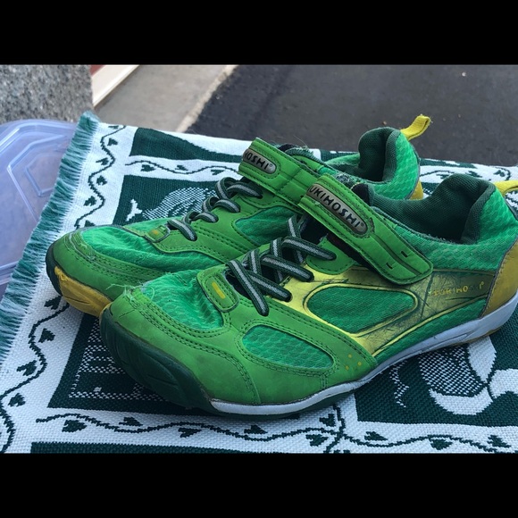 boys sneakers size 2.5